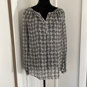 White House Black Market 96% silk sheer houndstooth print shimmer blouse size 8
